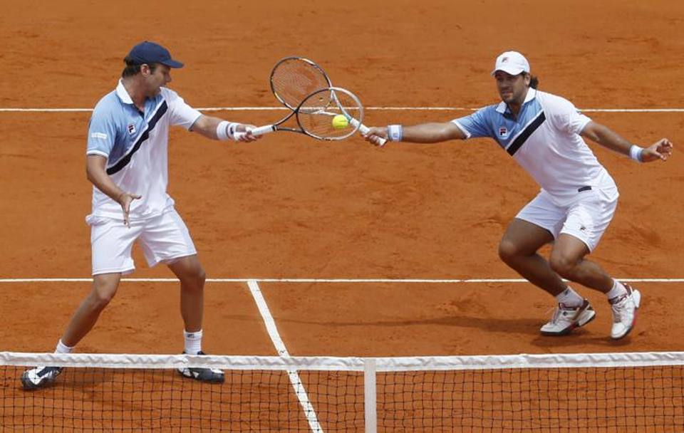  La sfida si decider domani, nella giornata degli ultimi singolari: aprir Fognini, apparso in splendida forma, contro Carlos Berlocq, che ieri ha battuto Andreas Seppi. A seguire, se sar necessario, l&#39;altoatesino affronter Juan Monaco, gi sconfitto dal ligure